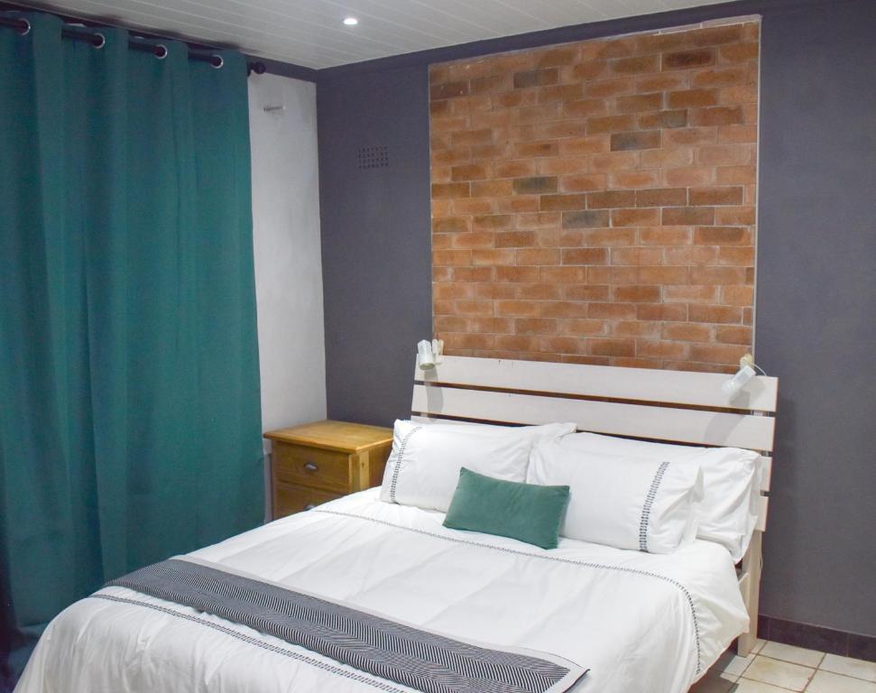 Blade Flatlet, Silver Sands