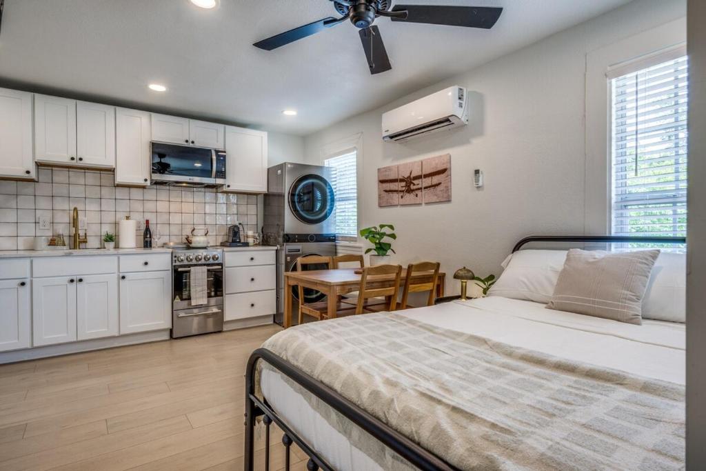 The Vanderbilt Mansion Apt 11 Near Downtown & TWU, Denton