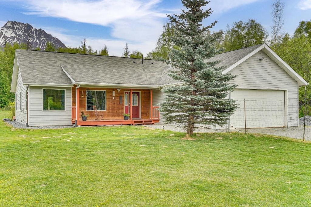 Palmer Escape with Mtn Views Fishing and Hiking!, Palmer