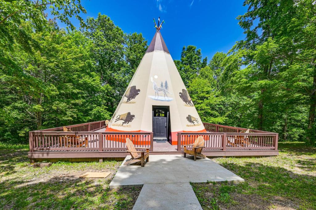 5 Mi to Mammoth Cave NP Teepee Studio Escape, Cub Run