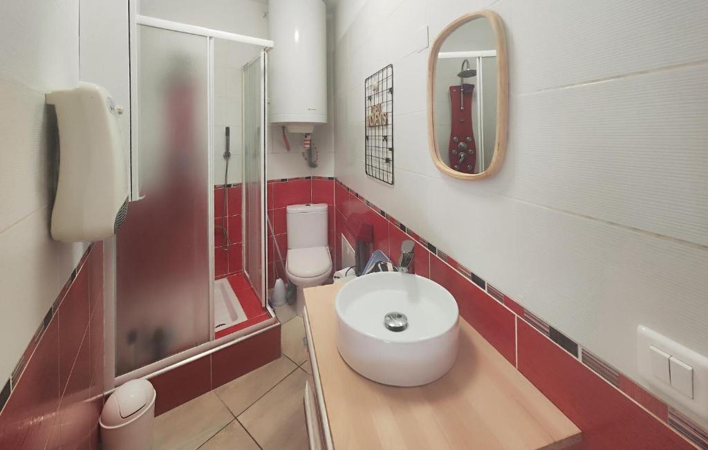 1 Bedroom Amazing Apartment In Agde - 5