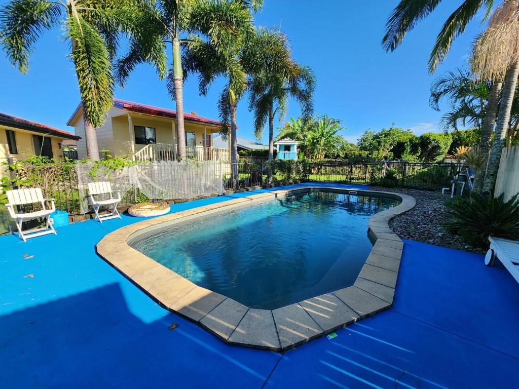 Suburban Paradise With a Pool, Petrie