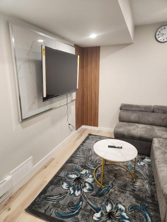 F&B Exquisite Guest room, Winnipeg