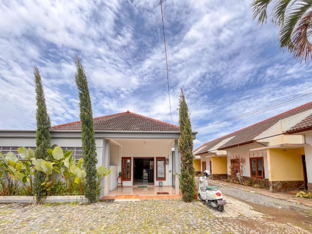 RedDoorz at Penginapan Garuda Batu, Punten