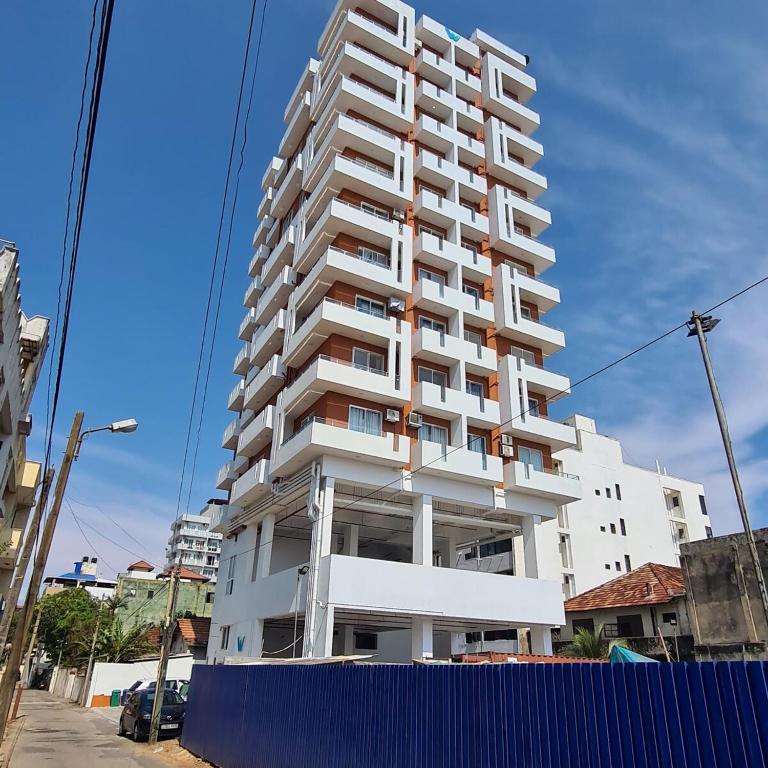 The Wonder 39, Kolombo