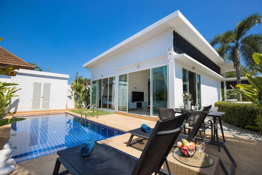 Relaxing Holidays - 2BR Private Pool Villa Greens 8, Rawai, Ban Saiyuan (1)