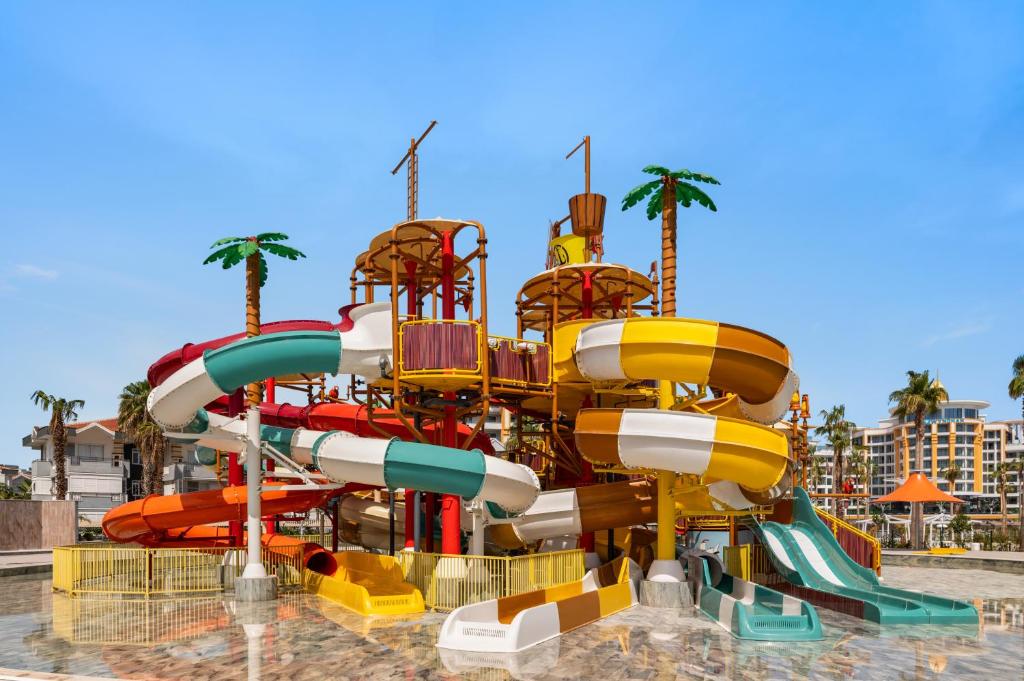 Azura World Hotel — Attractions for children in Alanya