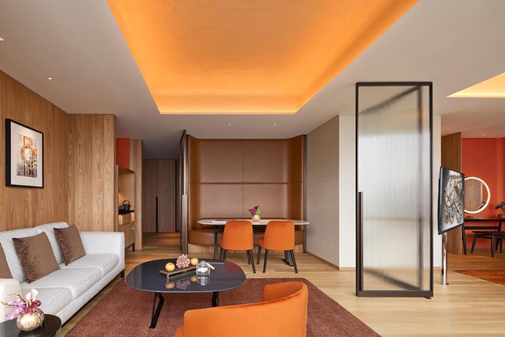 Hotel Room 5