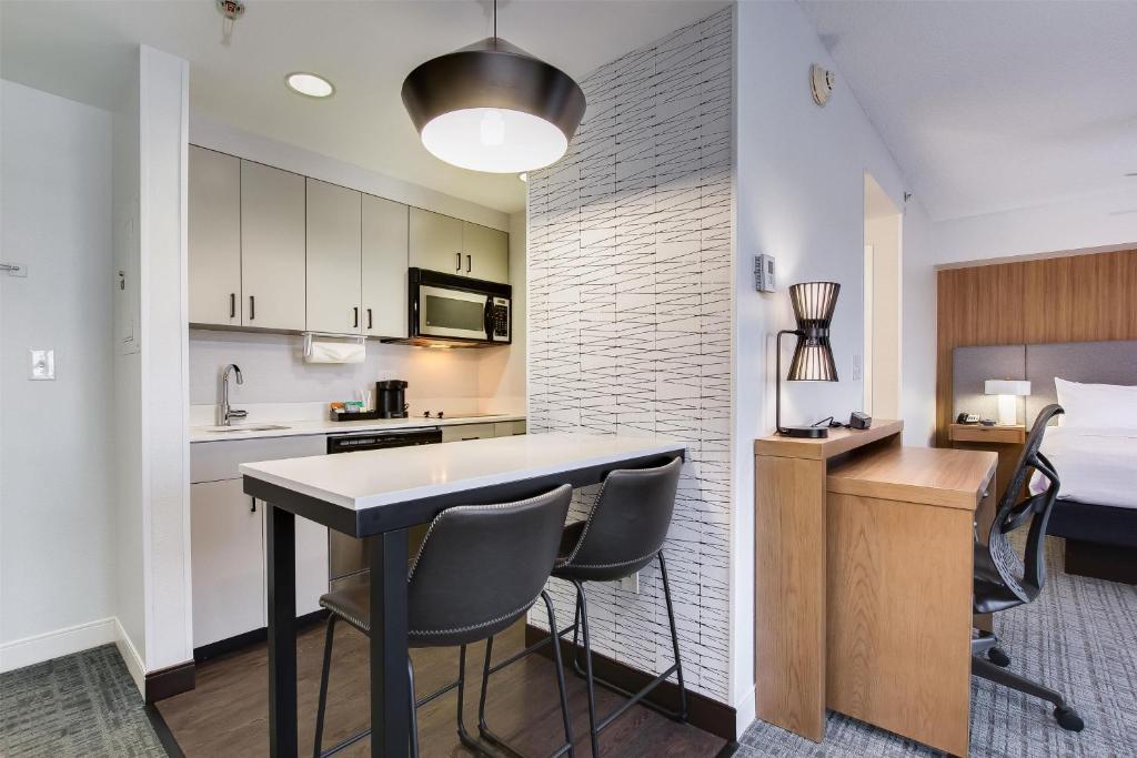 Homewood Suites by Hilton Louisville-East キッチン