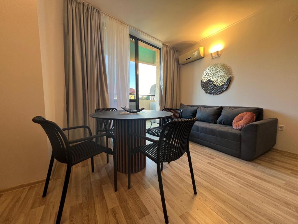 Sunny Design Avalon, Slunečné pobřeží