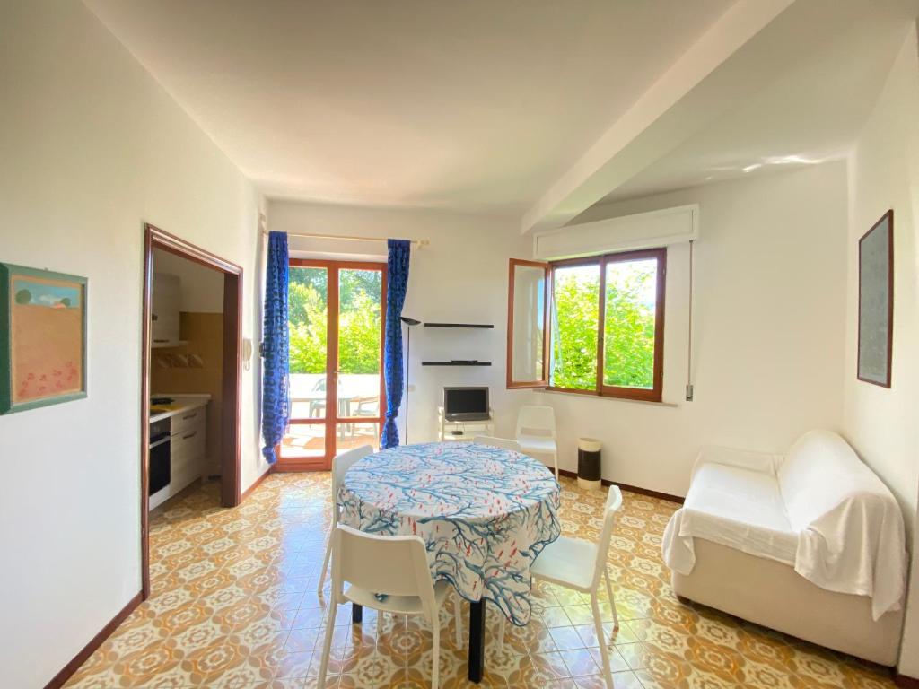 Piano terra con corte privata e posto auto 450 mt mare - 3