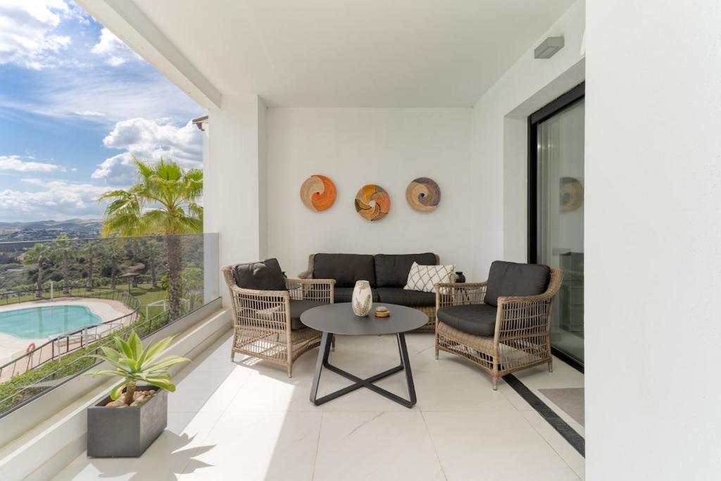Luxury 2 bed apt with sea view - 4