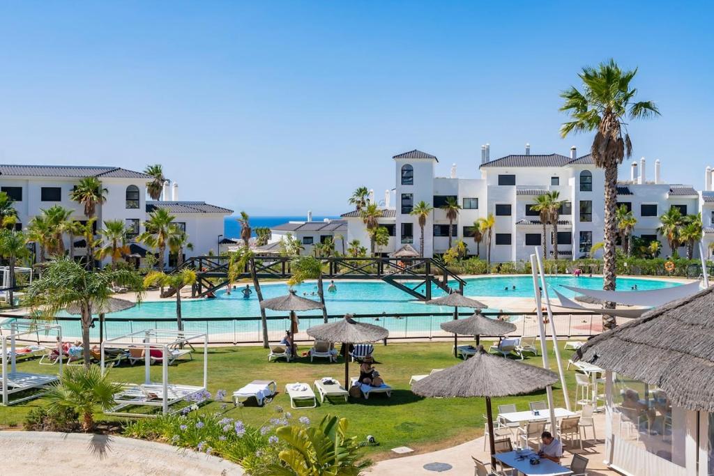 Luxury 2 bed apt with sea view - 5