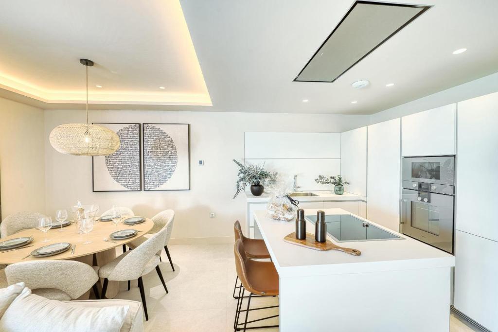 3001 Velaya Beachfront Luxury Apartment - 5