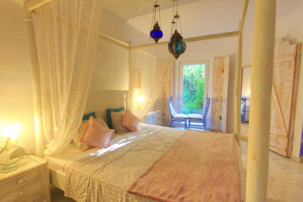 2042 Elegant Villa with Garden Heated Pool - 3