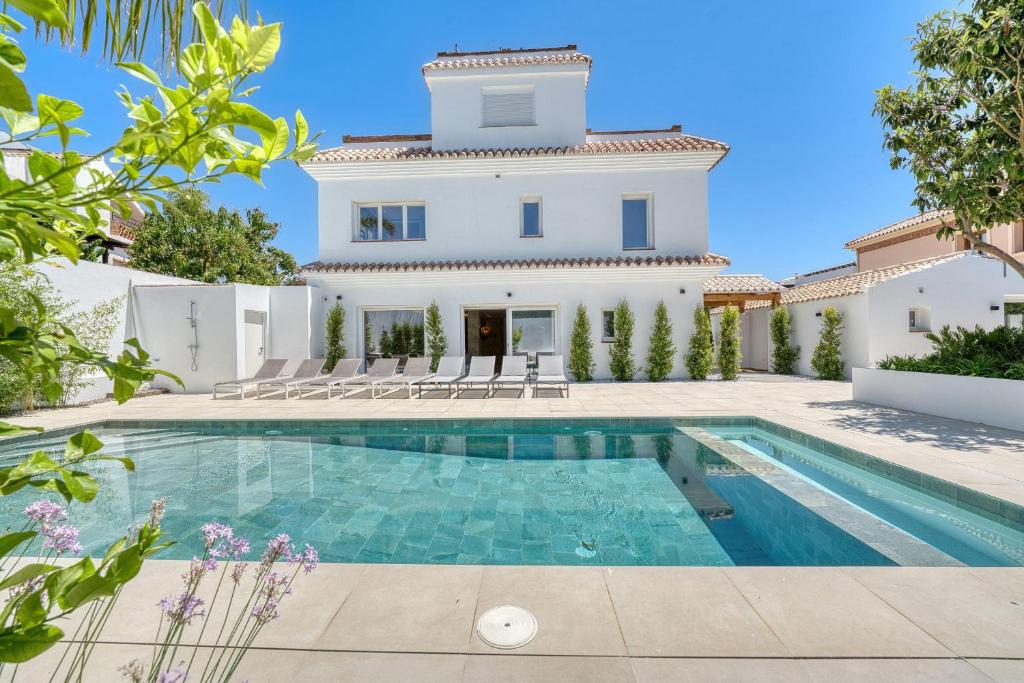 3004 Luxury Modern Villa with Pool - 4