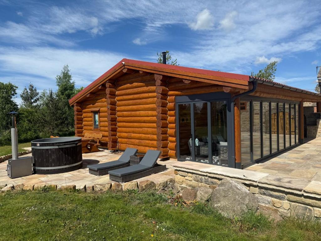 Entire Luxury Log Cabin Sleeps 6 with Private Hot Tub & Scenic Views near Durham & Bishop Auckland, Durham