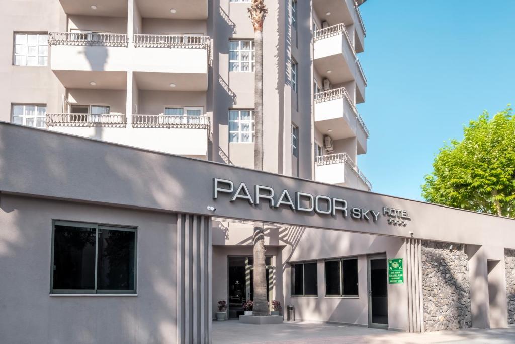 Parador Sky Hotel All Inclusive — Hotel building in Alanya