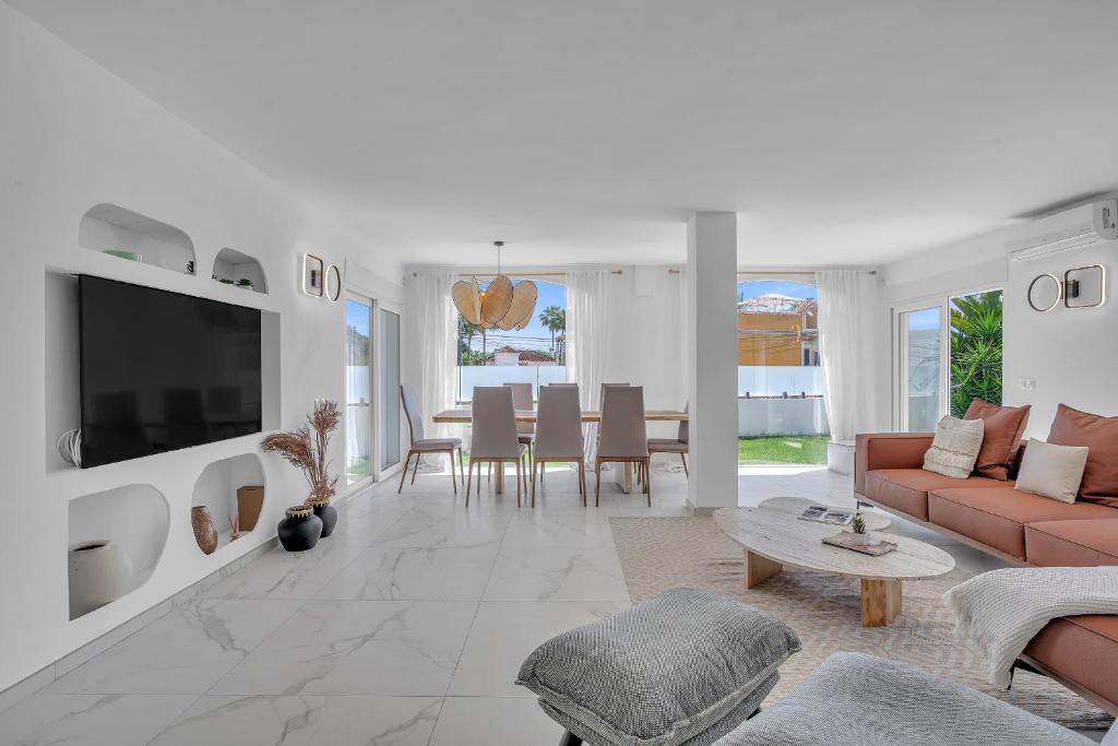 Villa Banus - Luxury 6 Bed by Finest Rentals - 4
