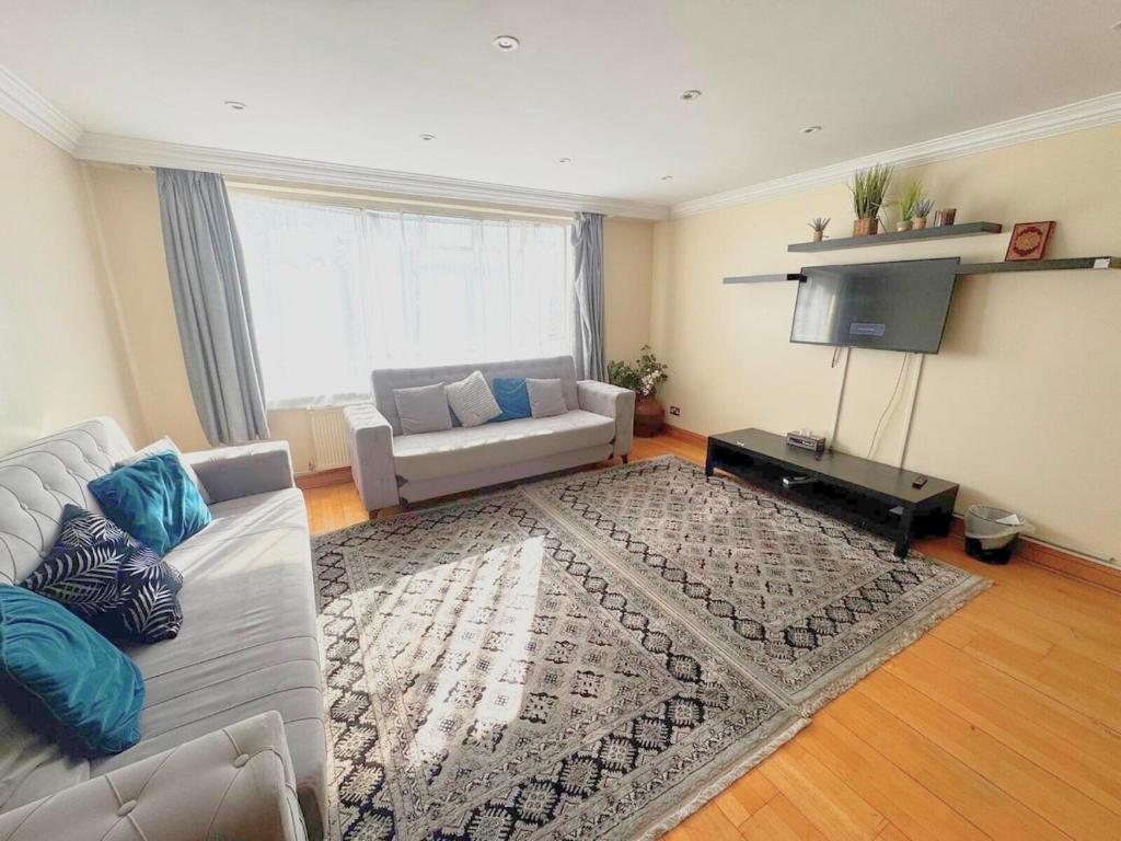 Spacious 3BR Apartment Near Top Attractions!, Londýn