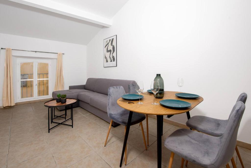 Élégance au Cœur du Vieil Antibes 2 Chambres climatisation 6 personnes - 1