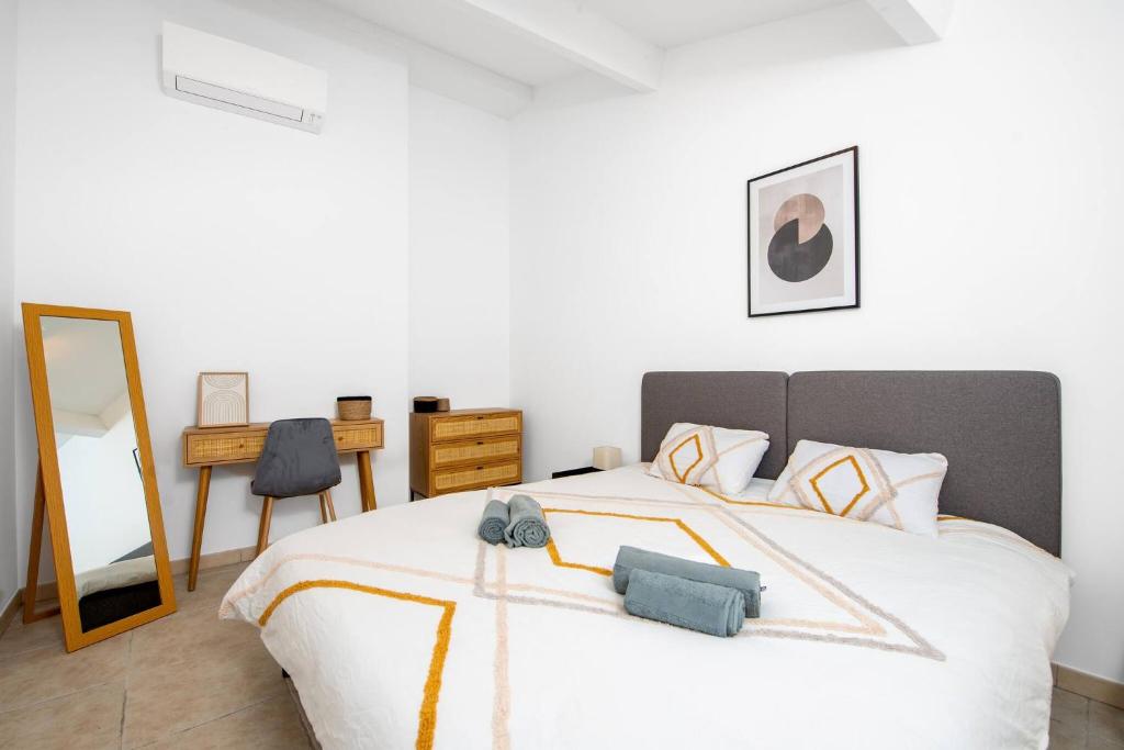 Élégance au Cœur du Vieil Antibes 2 Chambres climatisation 6 personnes - 5