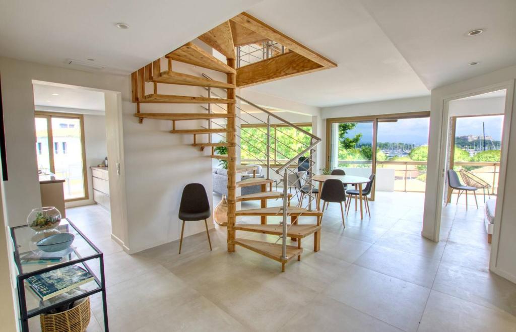 Duplex Vieil Antibes 3 chambres Parking avec vue mer Wifi - LIMESTAY, Antibes