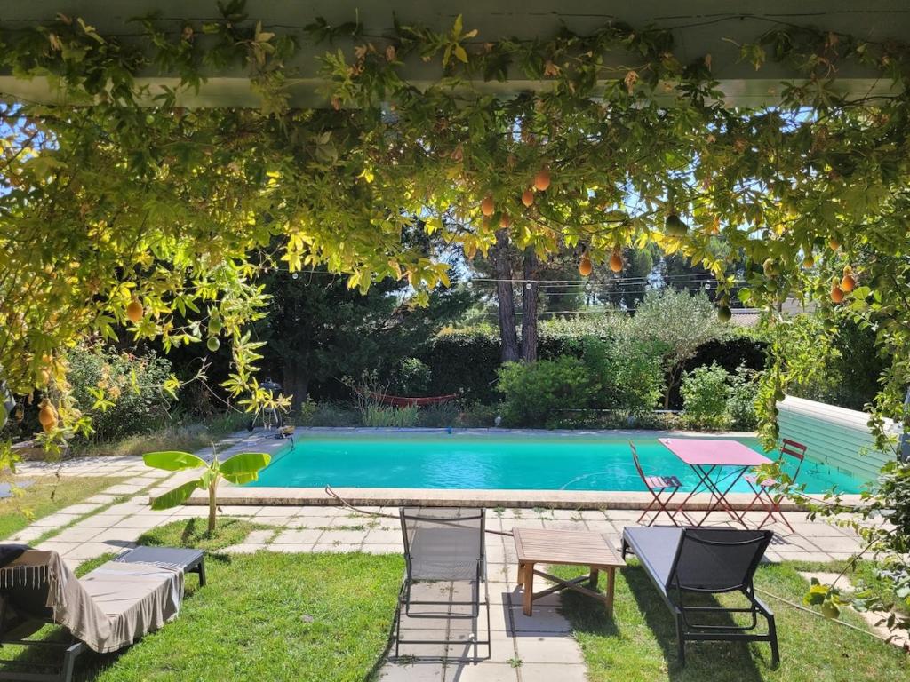 Family villa with pool in Aix-en-Provence - 1