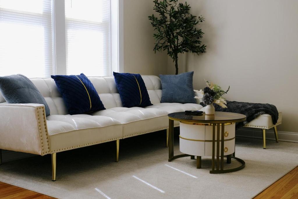 Huge Projector and Designated Workspace, Near Wrigley, Chicago