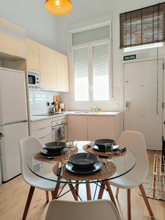 Tourist loft, 6 metro stops to center, AC & 2BR & WiFi - 3