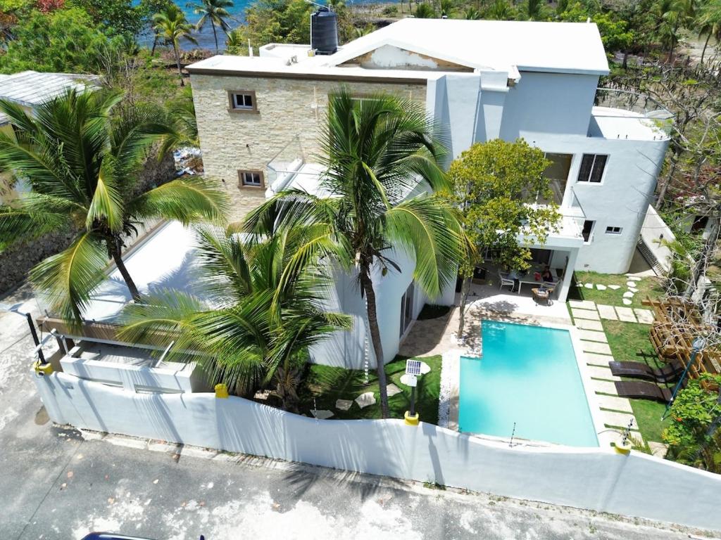 Mino House Beach, Los Corrales