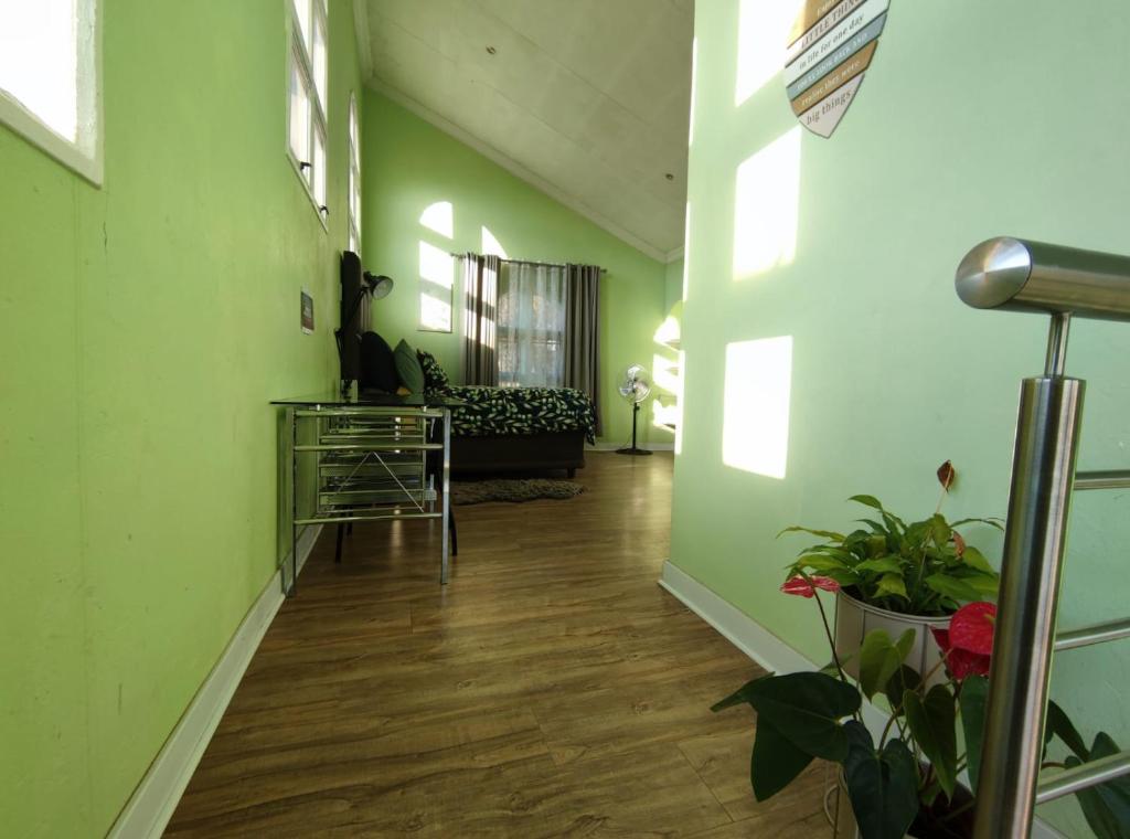 Stephs Loft, Alberton