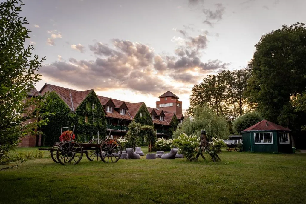 Waldhotel Eiche, Hotel in Burg