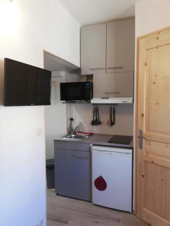 Studio refait à neuf au cœur du village - 5