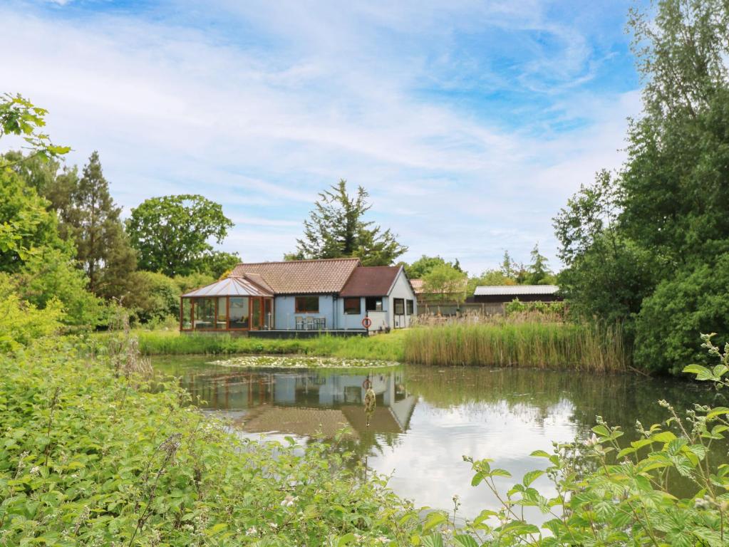 Dragonfly Lodge, Yaxham