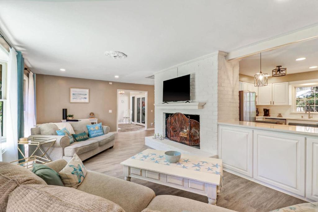 1 Block to Ocean Fun, Hilton Head Island