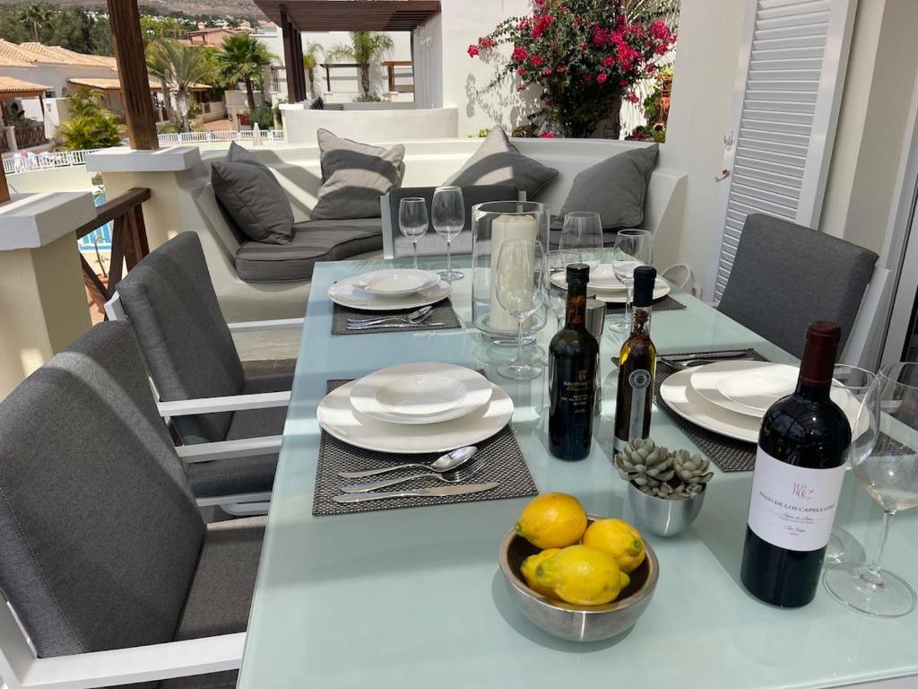 Luxury, Boutique Two-Bedroom Modern Townhouse with Golf Views - 2