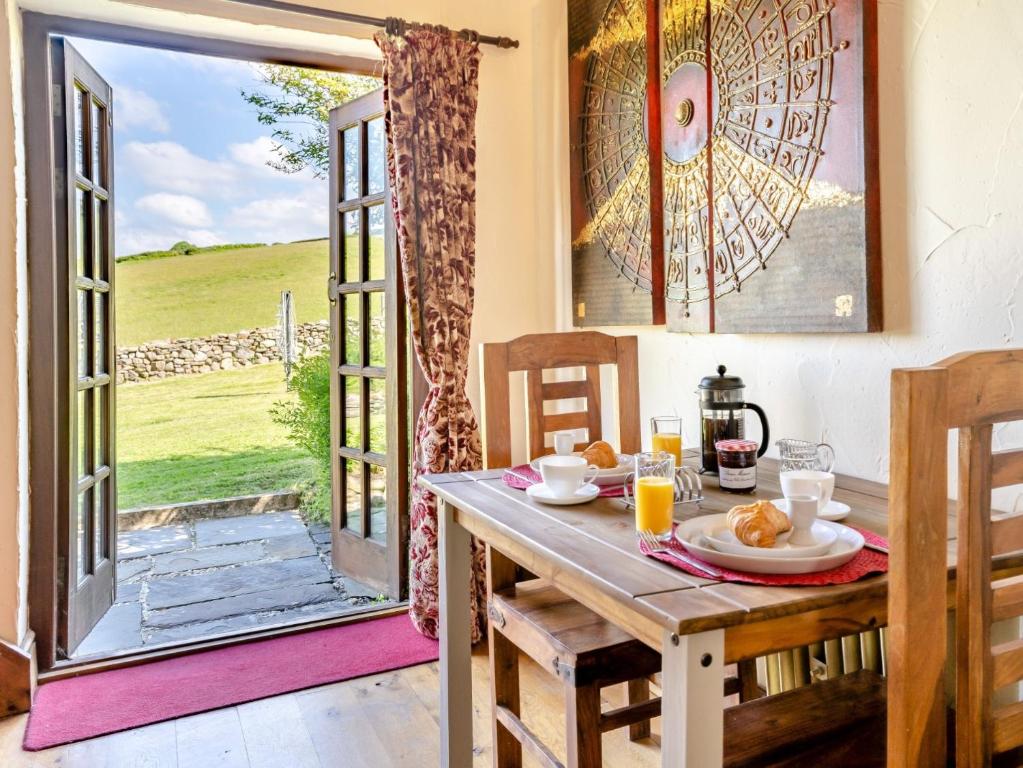 1 bed property in Gower 77981, Penclawdd