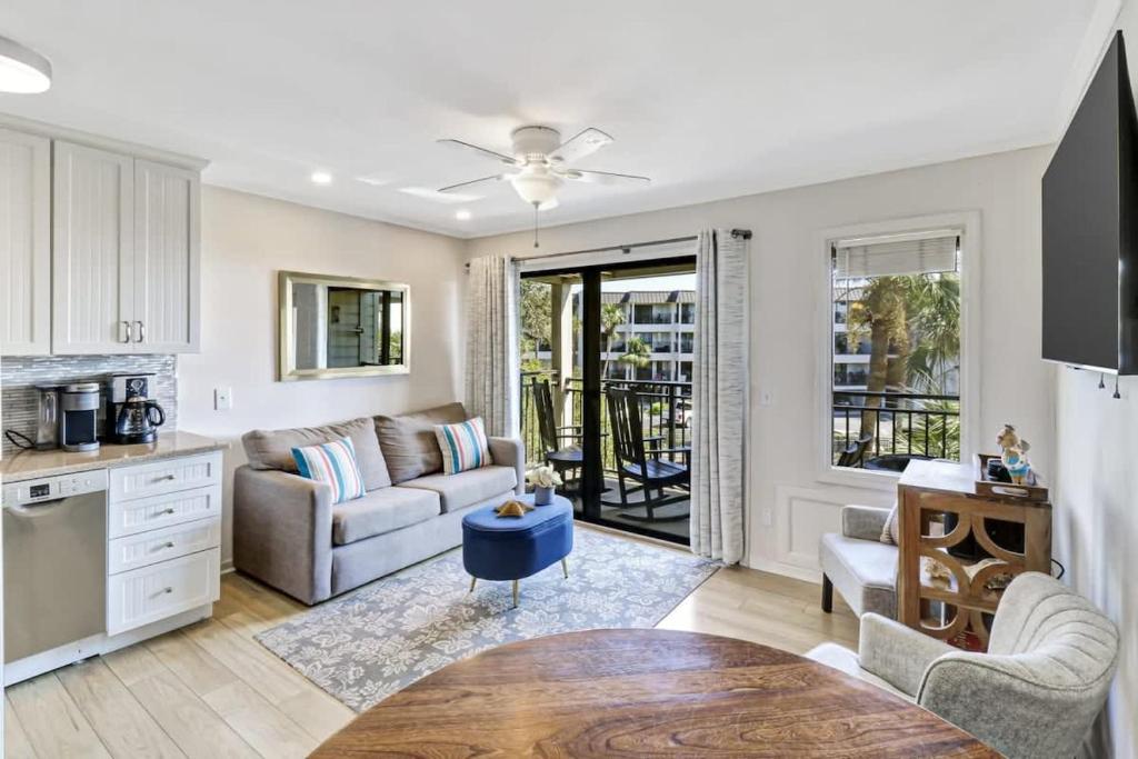 Partial Oceanfront Paradise Seaside Villa Balcony Views, Hilton Head Island