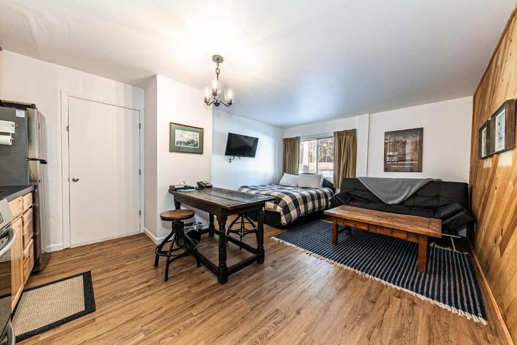 112 Bldg B condo, Truckee