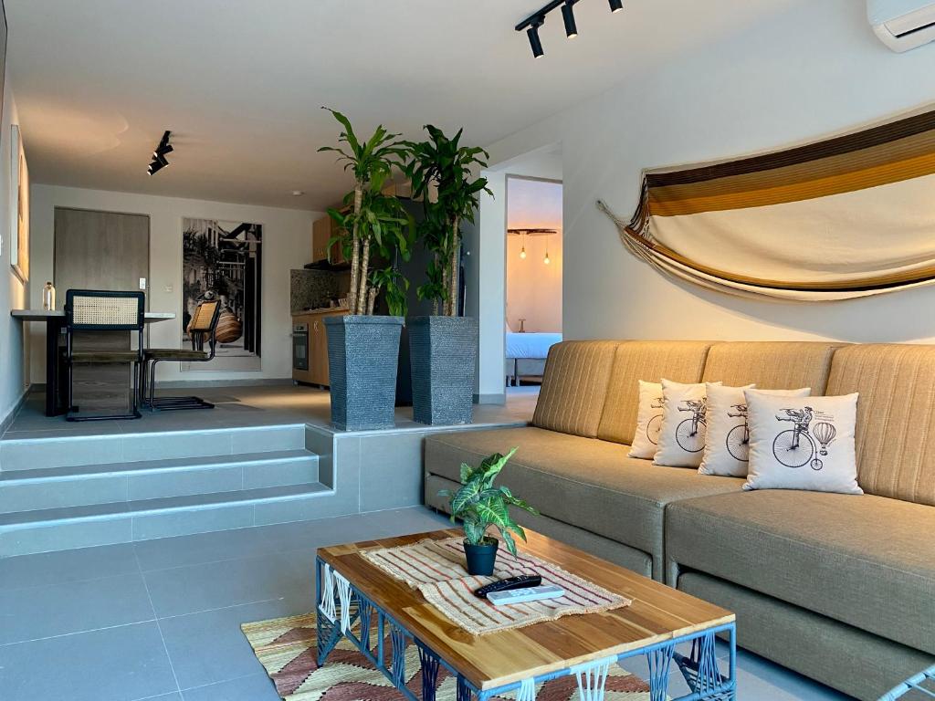 Serene Bay by Wynwood House - 3