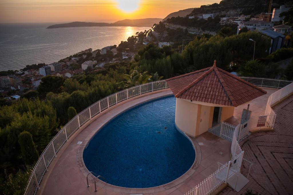Superb Studio with incredible view and pool - 2