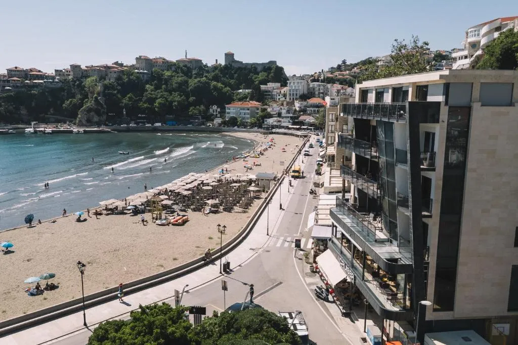 ApartHotel Cruiser Luxury, hotel in Ulcinj