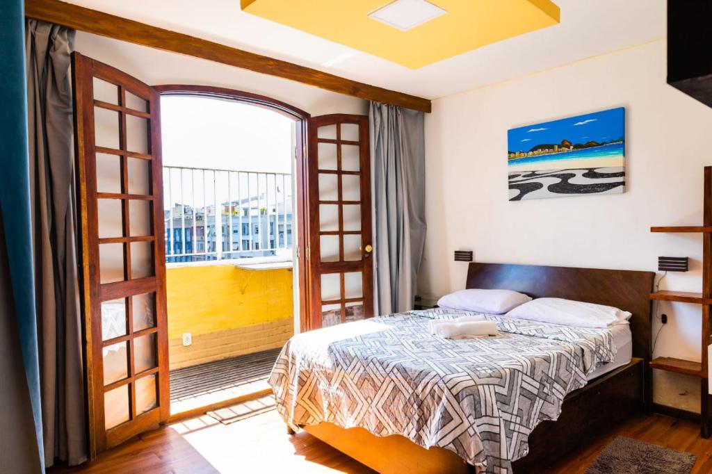 RIO FLAT COBERTURA COM VARANDA em COPACABANA PRAIA 2 QUARTOS COPACABANA COBERTURA Arpoador proximo a Praia, Rio de Janeiro