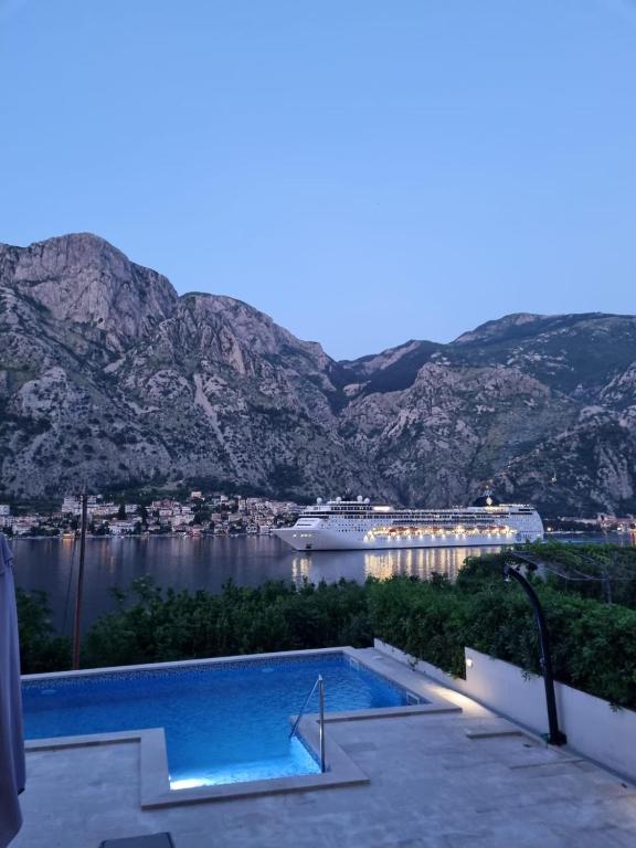 Sea view apartment with heated pool - 4