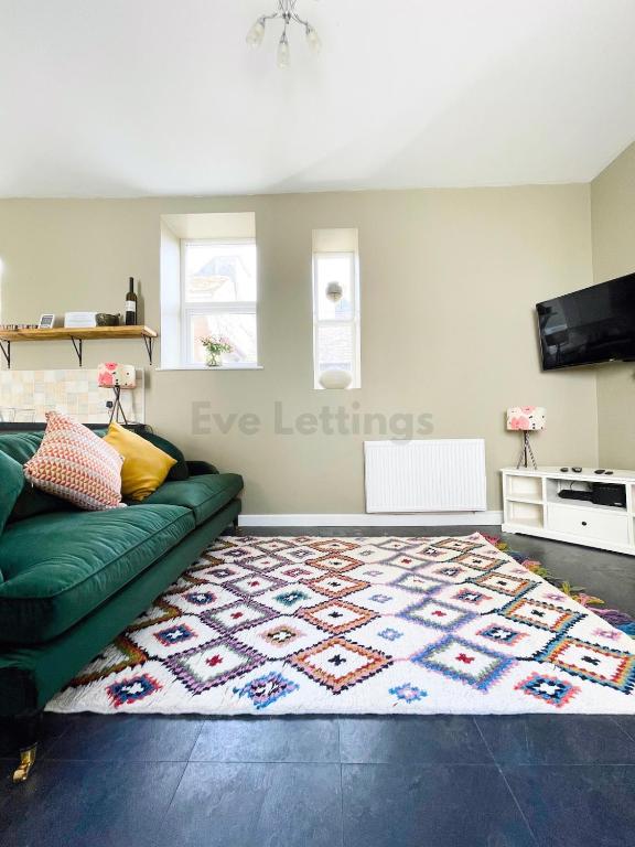 Lisas Beach Pad, A Charming Coastal Retreat with Parking, St Ives