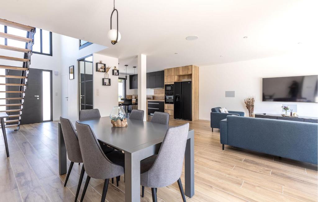 Amazing Home In Saint Jean De Monts - 4