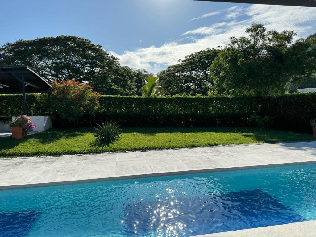 Espectacular casa vacacional con jacuzzi y piscina privada - 4