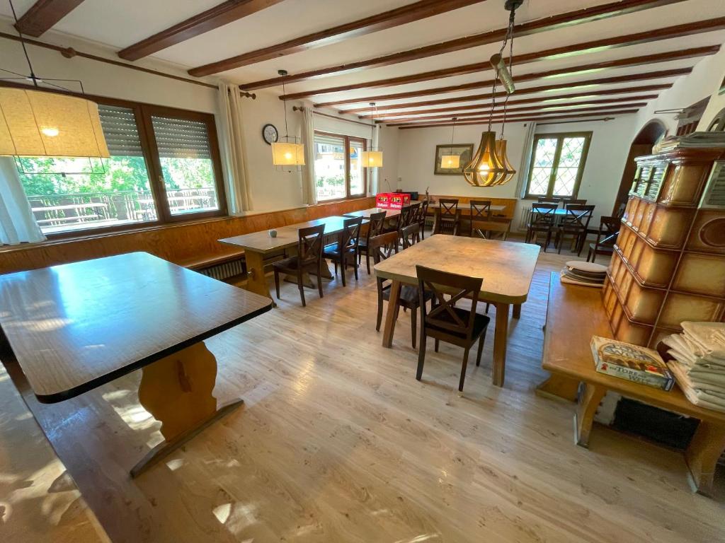 Freizeitheim Wilhelm-Kiefer-Haus mit großem Grundstück, Feuerstelle, Tennisplatz, Bad Wildbad