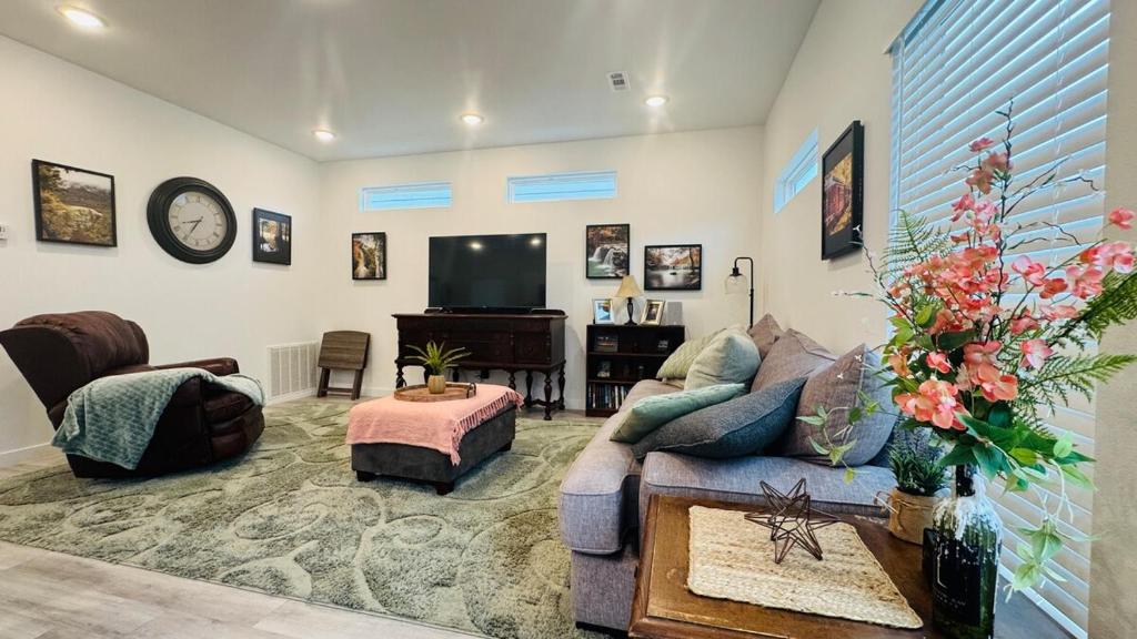 Modern 3BR-Ample Home near Walmart HQ & Downtown, Bentonville